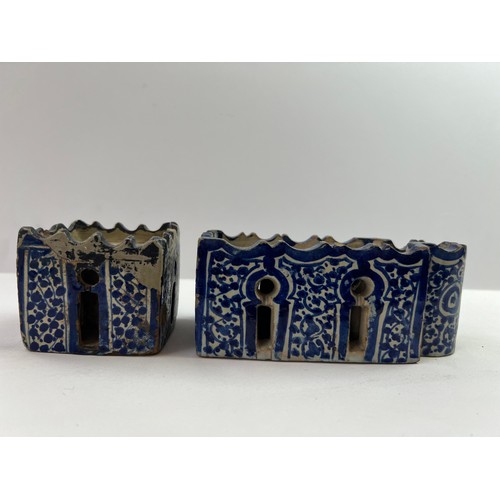 43 - BLUE PORCELAIN INK POT SET 
NORTH AFRICA/MOROCCO
19TH CENTURY

Two decorative porcelain inkwells, th... 