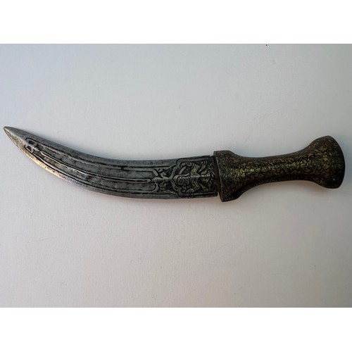 73 - A DOUBLE-EDGED DAGGER
With a curved double-edged steel blade with three ridges, a male motif at the ... 