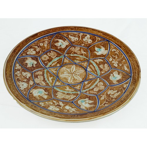 86 - TWO HISPANO-MORESQUE STYLE LUSTRED EARTHENWARE PLATE AND BOWL, LATE 20TH CENTURY, SPAIN
Of circular ... 