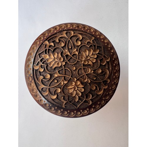 90 - WOOD ENGRAVED SILVER BOX
circular form, carved wood cover, hinged , box with filigree decoration, th... 