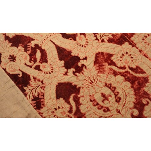 100 - AN ITALIAN RENAISSANCE VOIDED SILK VELVET, 
FLORANCE OR VENICE, 
FOR OTTOMAN MARKET
17TH CENTURY    ... 