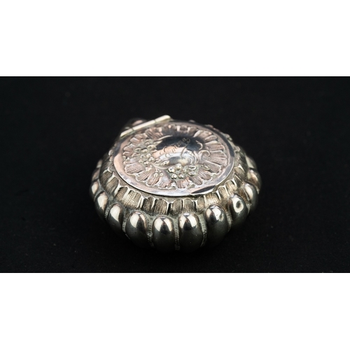 40 - A SILVER TRINKET BOX Of circular form, in body in the shape of an oyster, featuring lobed sides risi... 