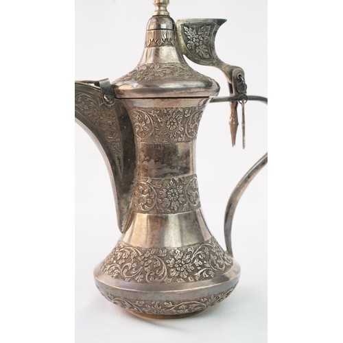 52 - A SILVER DALLAH COFFEE POT, MUSCAT, EARLY 20TH CENTURY. Of traditional shape, a silver coffee pot wi... 