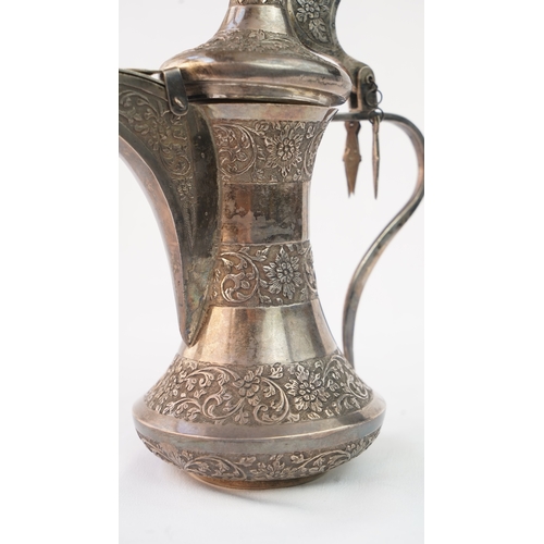 52 - A SILVER DALLAH COFFEE POT, MUSCAT, EARLY 20TH CENTURY. Of traditional shape, a silver coffee pot wi... 