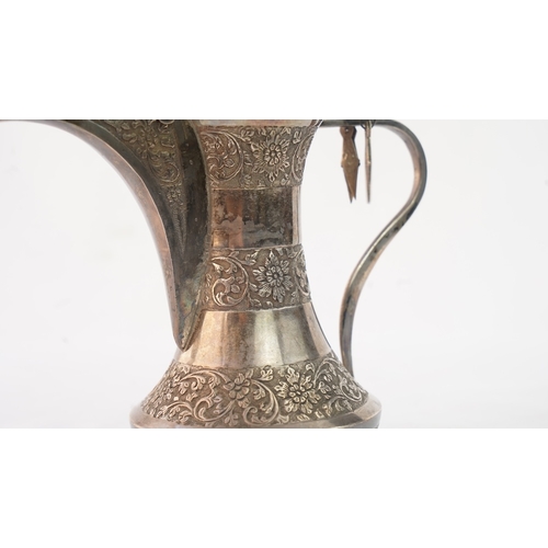 52 - A SILVER DALLAH COFFEE POT, MUSCAT, EARLY 20TH CENTURY. Of traditional shape, a silver coffee pot wi... 