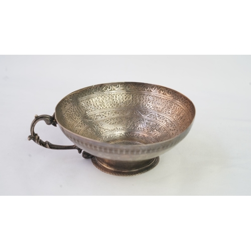 6 - A FINELY ENGRAVED SILVER CUP The interior profoundly engraved with a band of Arabic inscriptions, en... 