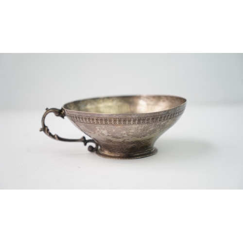 6 - A FINELY ENGRAVED SILVER CUP The interior profoundly engraved with a band of Arabic inscriptions, en... 