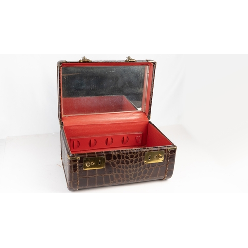 4 - A FINE ALLIGATOR OR CROCODILE LEATHER TRAVEL CASE, EARLY 20TH CENTURY.Of rectangular form, a meticul... 