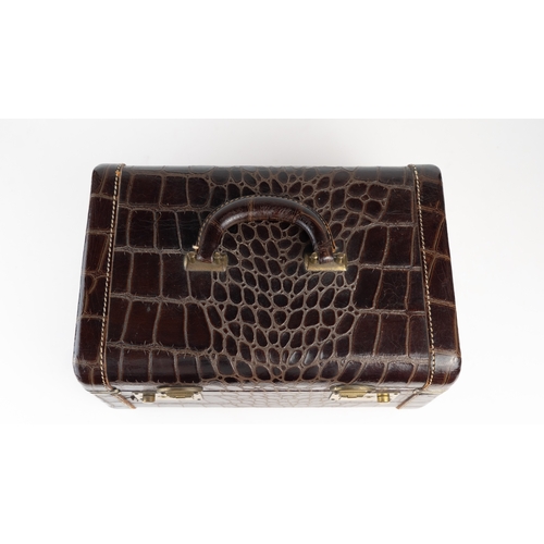 4 - A FINE ALLIGATOR OR CROCODILE LEATHER TRAVEL CASE, EARLY 20TH CENTURY.Of rectangular form, a meticul... 