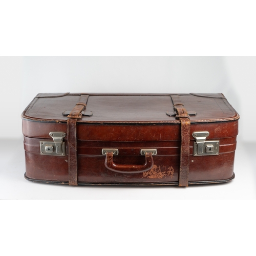 8 - A VINTAGE LEATHER SUITCASE.Of rectangular shape with rounded edges, crafted from leather in dark bro... 