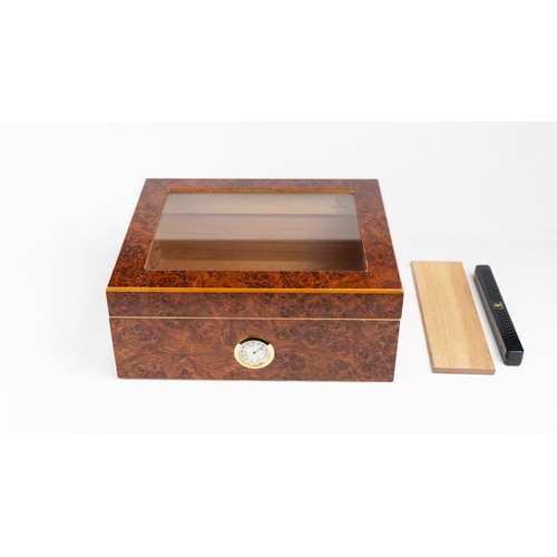 53 - GERMANUS CIGAR HUMIDOR

26 x 22.5 x 10.5cm 
1350grams