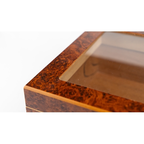 53 - GERMANUS CIGAR HUMIDOR

26 x 22.5 x 10.5cm 
1350grams