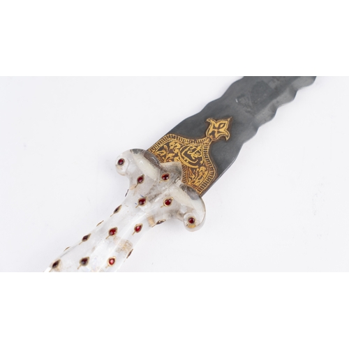 70 - INDIAN JAMBIYA DAGGER, INDIA 

A double-edged, curved dagger in serrated steel, Rock crystal pommel ... 