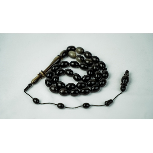 96 - RHINO HORN PRAYER BEADS
The tasbih strung  with 33  ovoid  beads, flat stops, narrowing and nicely e... 