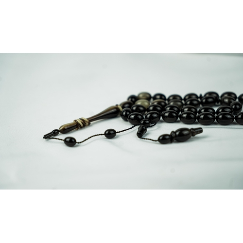 96 - RHINO HORN PRAYER BEADS
The tasbih strung  with 33  ovoid  beads, flat stops, narrowing and nicely e... 