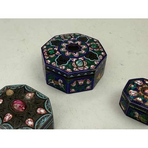 34 - A SET OF MUGHAL ENAMEL GEM SET BOXES, INDIA, LATE 19th CENTURY 
Of various shapes, a  set of  gem-se... 