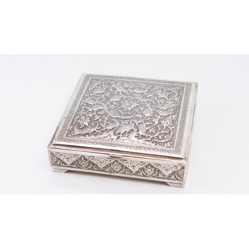 66 - A MID-20TH CENTURY PERSIAN SILVER CIGARETTE BOX, ISFAHAN, CIRCA 1960
PAHLAVI DYNASTY
Of elegant squa... 