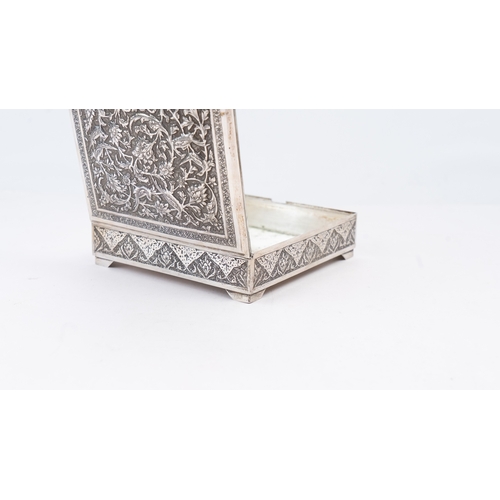 66 - A MID-20TH CENTURY PERSIAN SILVER CIGARETTE BOX, ISFAHAN, CIRCA 1960
PAHLAVI DYNASTY
Of elegant squa... 