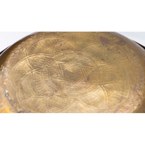 103 - A LARGE AND FINE BRASS DISH WITH ENGRAVED DECORATION, PERSIAN OR MAMLUK
Of circular form with a broa... 