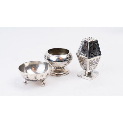 85 - EARLY 20TH CENTURY IRAQI SILVER AND NIELLO OBJECTS
Of compressed circular form, raised on a pedestal... 