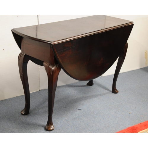 186 - Georgian mahogany drop-leaf table on pad feet (45