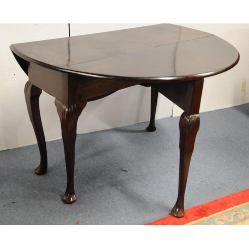 186 - Georgian mahogany drop-leaf table on pad feet (45