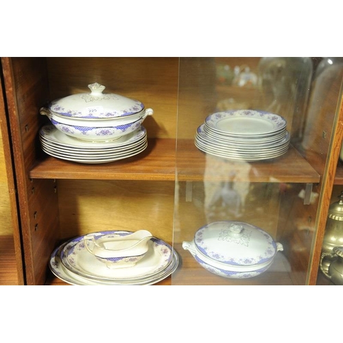 225 - 24 piece part Dinner Service.