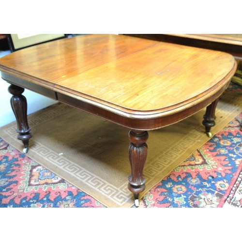 278 - Victorian Mahogany Diningroom Table on turned legs (60