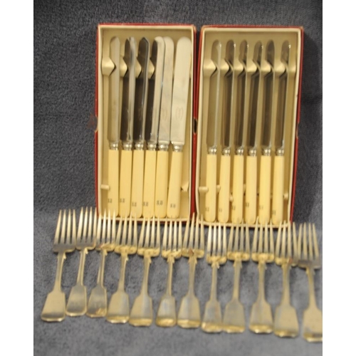 280 - 12 Bone Handled Large Dinner Knives and 12 Large Dinner Forks.