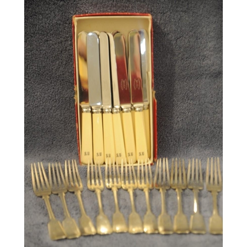 285 - 12 Bone Handled small Tea Knives and 11 small Forks.