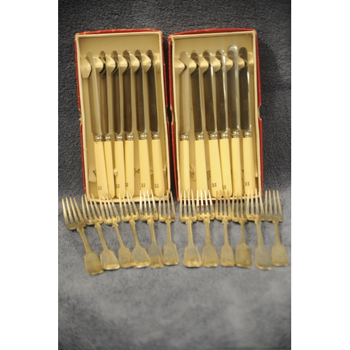 286 - 12 Bone Handled small Tea Knives and 12 small Forks