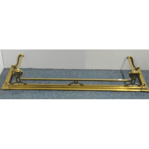 71 - Victorian Brass Fender (122cm W  x 30cm D)