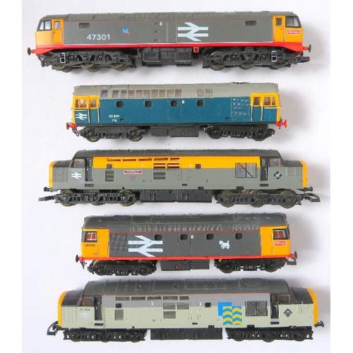 114 - LIMA 00 gauge Bo-Bo and Co-Co Locos comprising: Class 47 No. 47301 Railfreight 2-tone grey, Class 33... 