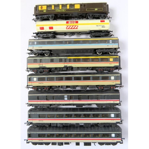 116 - LIMA / HORNBY / TRIANG etc.00 gauge Rolling Stock comprising: 8 x assorted Coaches various types to ... 