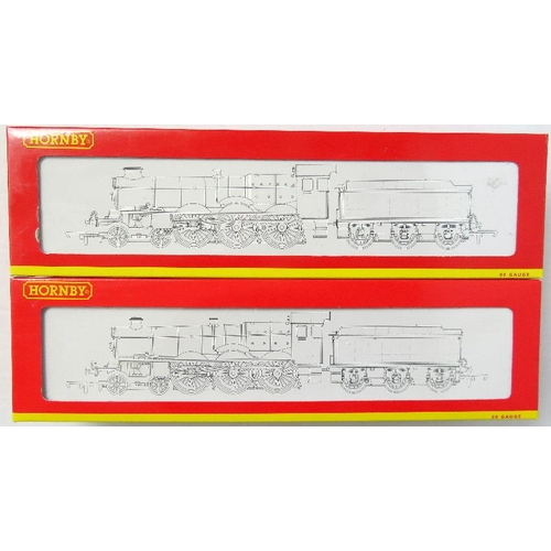 120 - HORNBY 00 gauge GWR lined green 4-6-0 Castle Class Locos and Tenders comprising: R2389 “Builth Castl... 