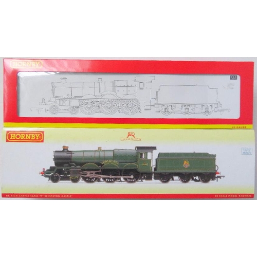 121 - HORNBY 00 gauge DCC Ready BR lined green 4-6-0 Castle Class Locos and Tenders with early crest compr... 