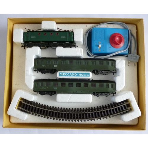 171 - HORNBY-ACHO (Meccano-Hornby) 6121 L’Europeen Passenger Train set. Very Good to Excellent in a Fair t... 