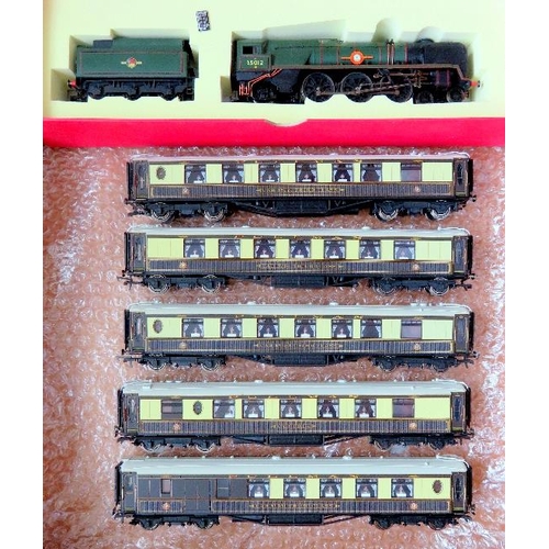 34 - HORNBY (China) Loco and Rolling Stock comprising: R1038 4-6-2 “United States Lines” Loco and Tender ... 