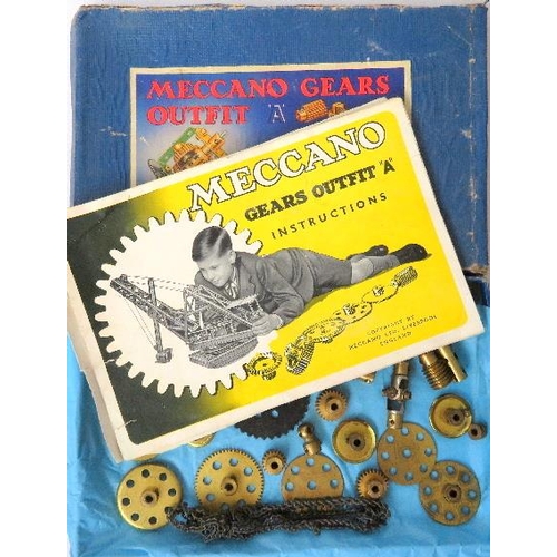 58 - MECCANO GEAR OUTFIT ‘A’ Box with a quantity of gears etc. plus Catalogue. Contents generally Good Pl... 