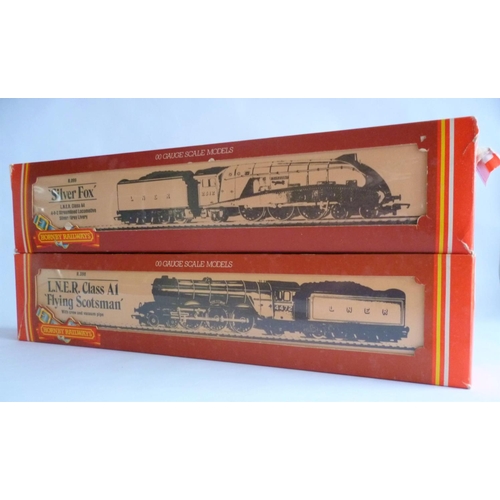 64 - HORNBY 00 gauge R099 LNER A4 Class No.2512 ‘Silverfox’, Silver-Grey Livery. R398 A1 Class No.4472 Fl... 