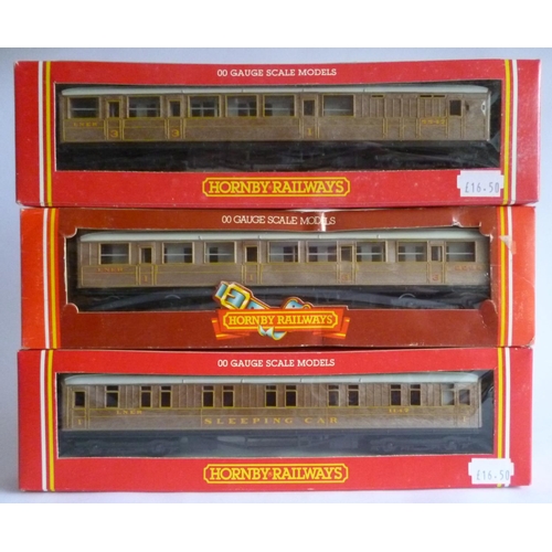 75 - HORNBY 00 gauge LNER Teak Coaches. R477 Composite x4, R478 Brake x1, R4063 Brake x1, R4064 Sleeping ... 