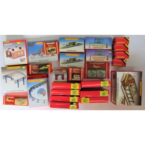 87 - HORNBY ACCESSORIES. R331 London Road Station, R482 Rose Cottage, R334 Station Roof x2, R909 Track Su... 