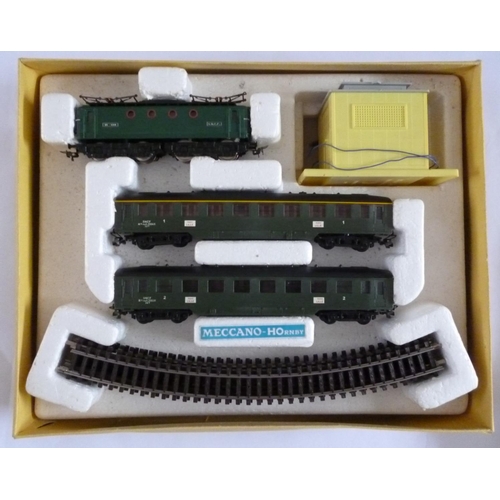 99 - HORNBY-ACHO (Meccano-Hornby Lines) 6132 L’Europeen Passenger set (Loco has all metal wheels). Excell... 
