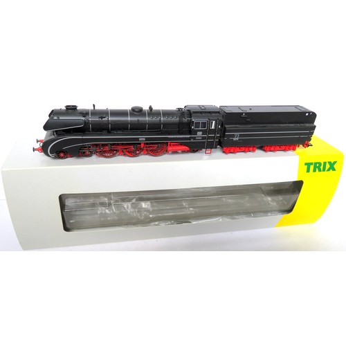 84 - TRIX HO gauge 22125 2-rail Epoche III Class BR10 Pacific 4-6-2 Loco and 8-wheel Bogie Tender, No. 10... 