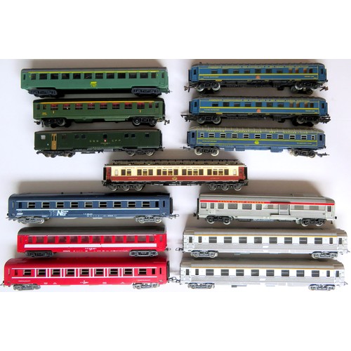 96 - TRIX / ROCO / JOUEF etc. HO gauge Continental Outline Coaches various types and liveries to include:... 