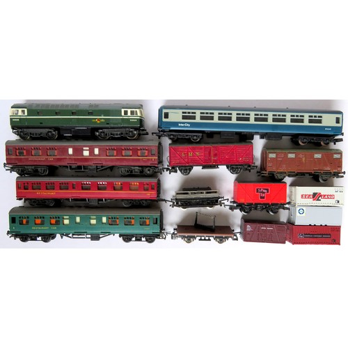 99 - HORNBY / LIMA etc. 00 gauge Loco and Rolling Stock comprising: Lima Bo-Bo Diesel Loco No. D6506 BR g... 