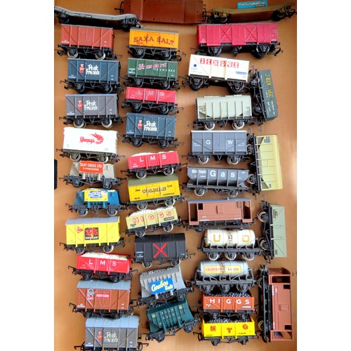 120 - WRENN Goods Wagons comprising: 38 approx. x assorted to include Salt, Guards Van, Private Owner, Pas... 