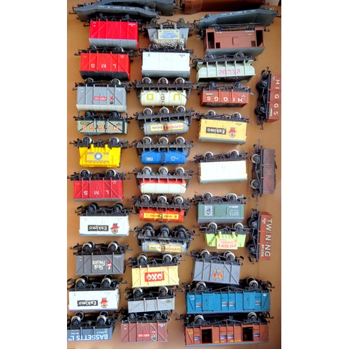 121 - WRENN Goods Wagons comprising: 38 approx. x assorted to include 6 x 6-wheel Tankers, Guards Van, Sal... 