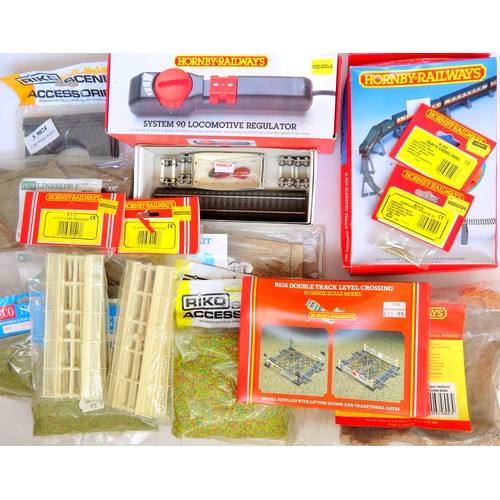 126 - HORNBY / PECO / MARKLIN / RIKO / SUPERQUICK 00 gauge Accessories and Scatter Scenics to include: Mar... 