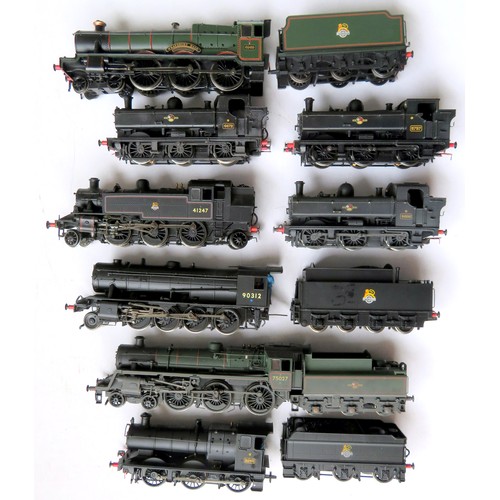 156 - BACHMANN 00 gauge Steam Locos comprising: 4-6-0 “Wraysbury Hall” Loco and Tender No. 6969 BR lined g... 